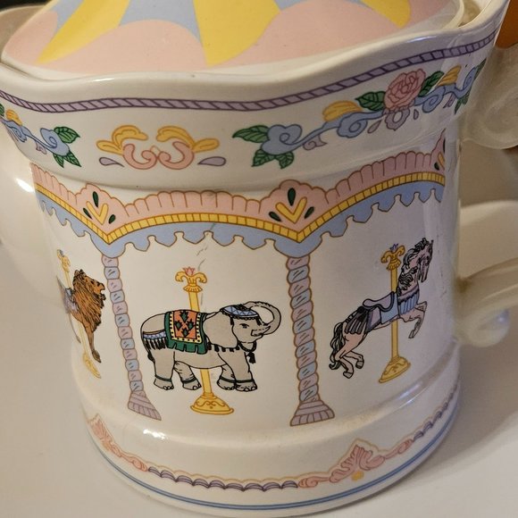 carousel porcelain teapot by j.s.n.y. Taiwan pastel colors w/lion elephant&horse - Picture 3 of 9